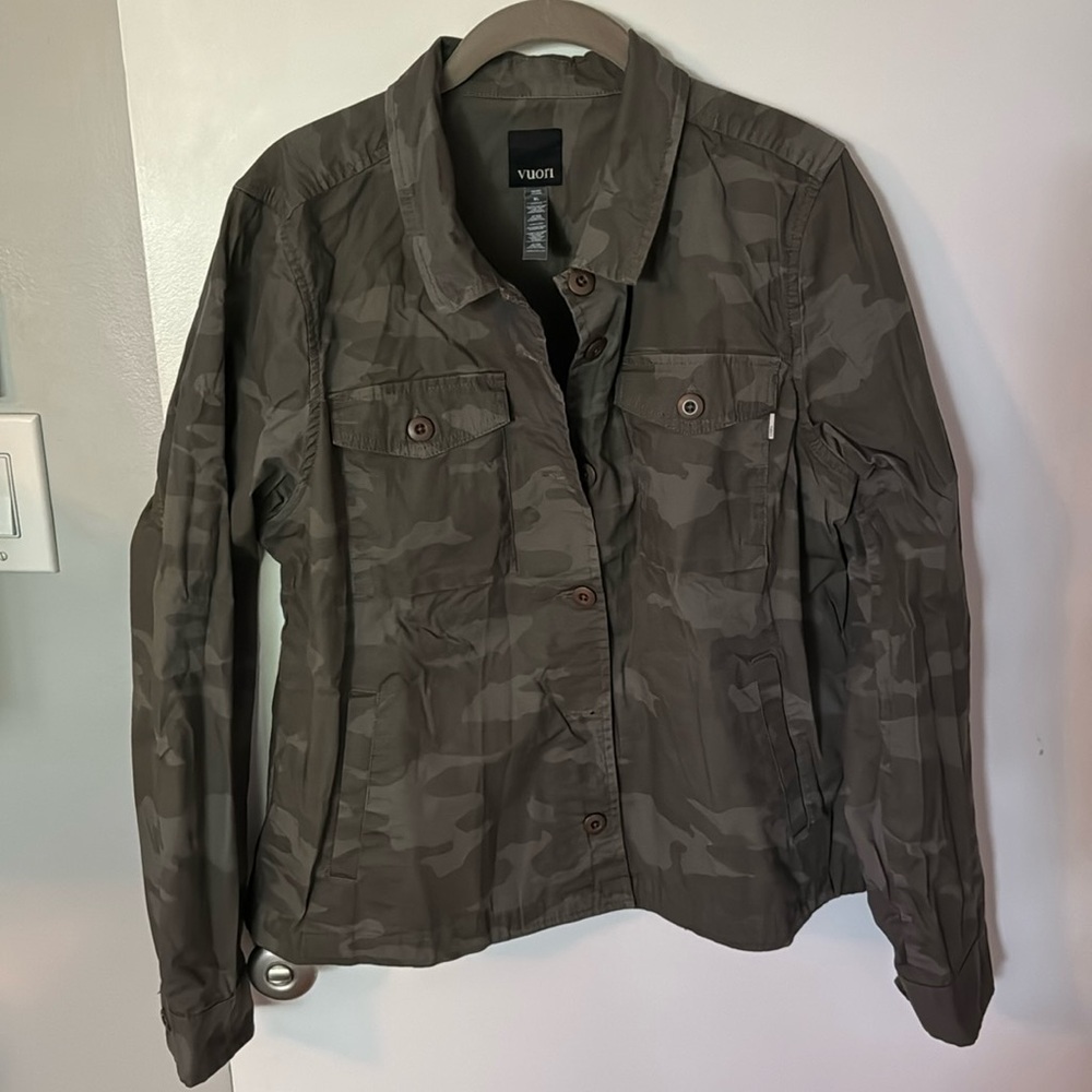 VUORI WOMENS RIPSTOP JACKET SIZE XL IN OREGANO CAMO